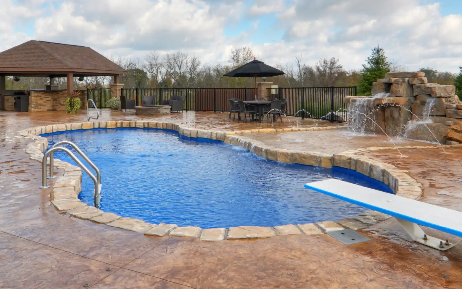 Premium fiberglass pool builders for Florida: Leisure Pools Sarasota